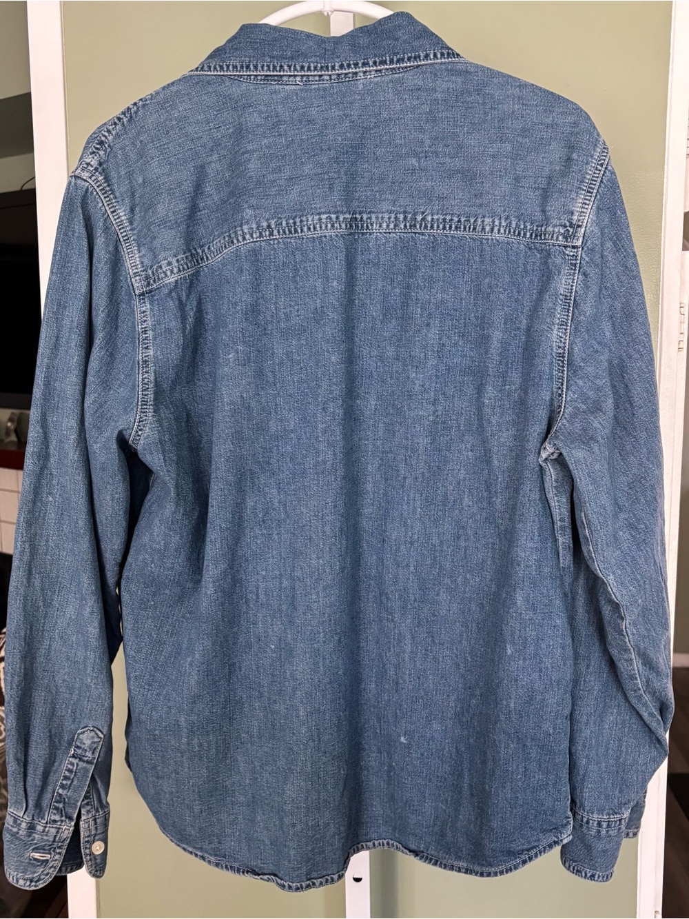 Classic Denim Button-Up Shirt - Light Blue. Xlg - Picture 5 of 8